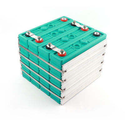 Buon prezzo batteria del fosfato del ferro del litio di 12.8v 200ah 3.2v in linea