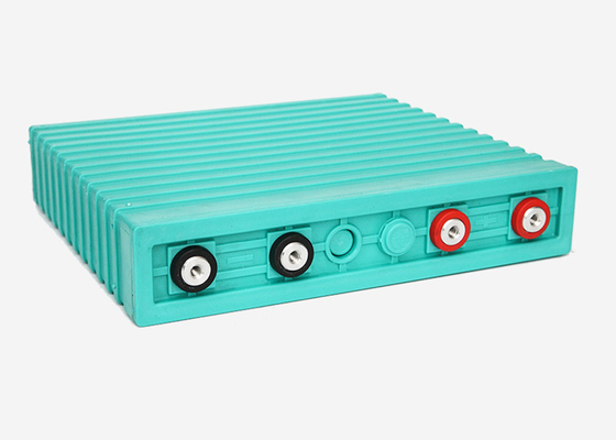 Buon prezzo Capacità prismatica di immagazzinamento dell'energia 400ah della batteria dello ione 3,2 V Lifepo4 del litio grande in linea